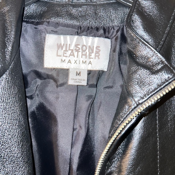 Wilsons Leather Black Fitted Leather Jacket.  Women’s. - Picture 5 of 6
